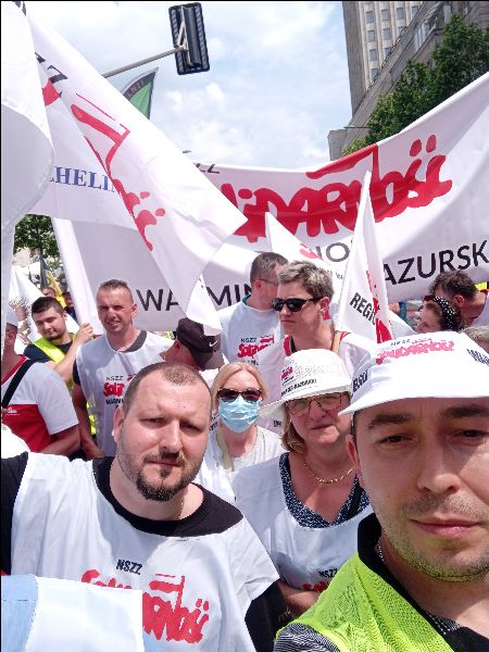 ul. Marszałkowska / Al. Jerozolimskie - przebieg protestu spokojny, policja nie ma powodów do interwencji