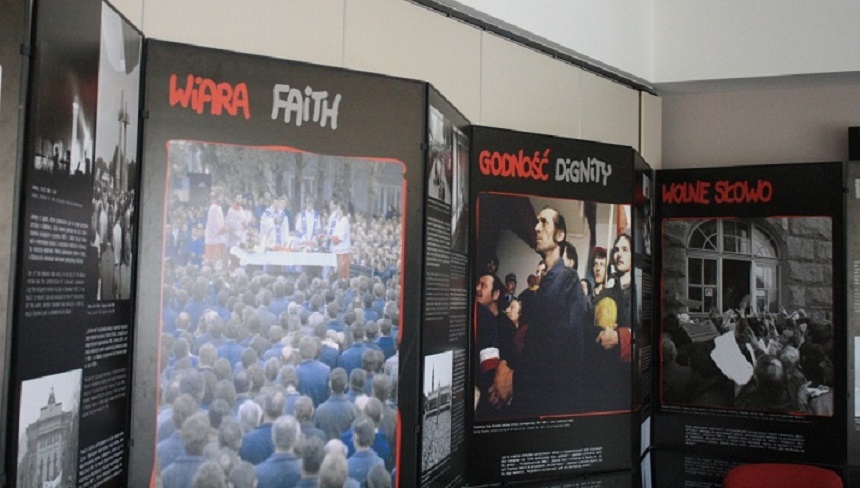 Uroczystościom i koncertom w hali Urania towarzyszyła interesująca wystawa fotograficzna pt. Fenomen "Solidarności" 