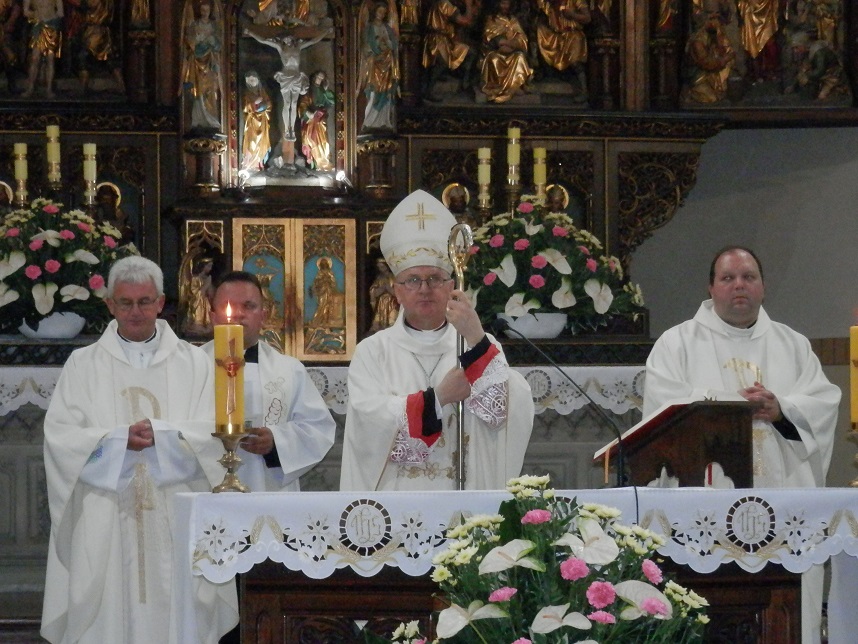 Uroczystą liturgię w Kościele NSPJ celebrował Koadiutor Archidiecezji Warmińskiej Ks. Bp. Józef Górzyński